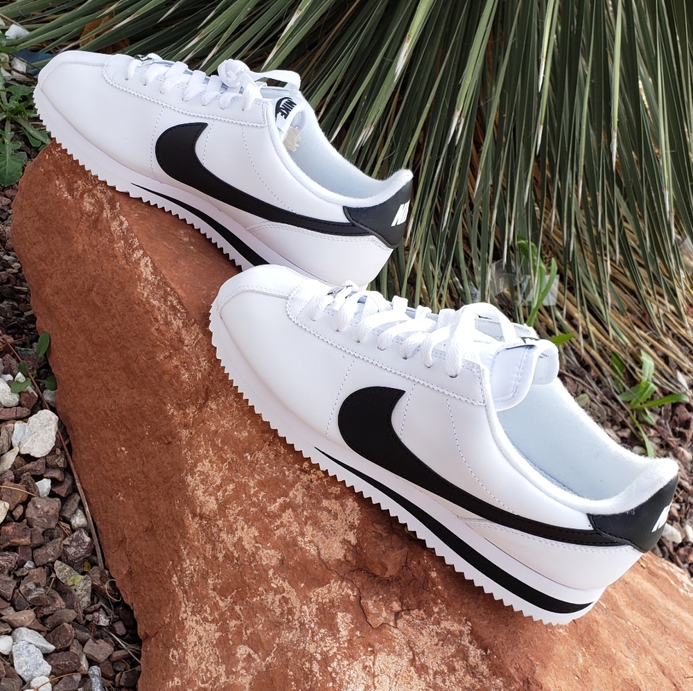 NEW Nike Cortez - Mens 8 White Black